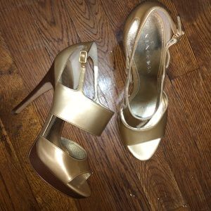 Lightly worn Via Spiga gold platform heels 6.5